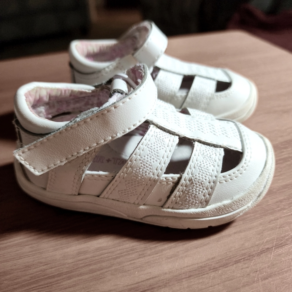 Infant girl sandals
